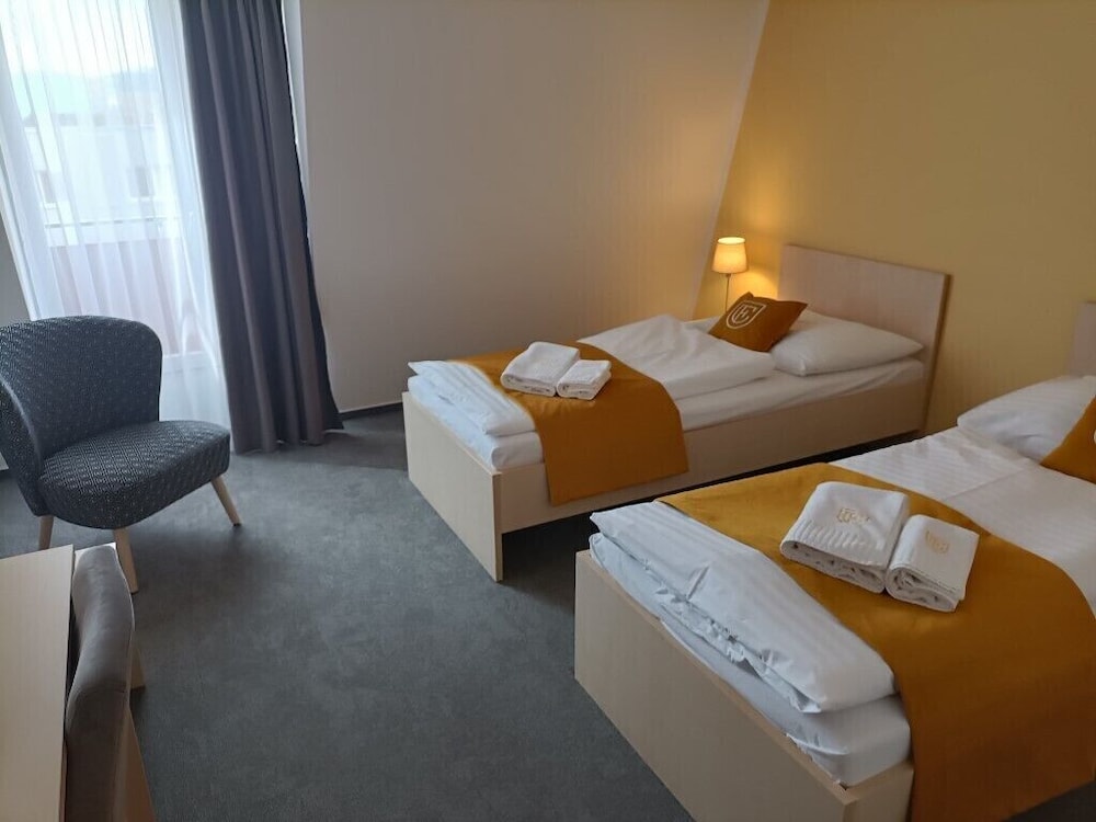 Hotel Eminent 12/45