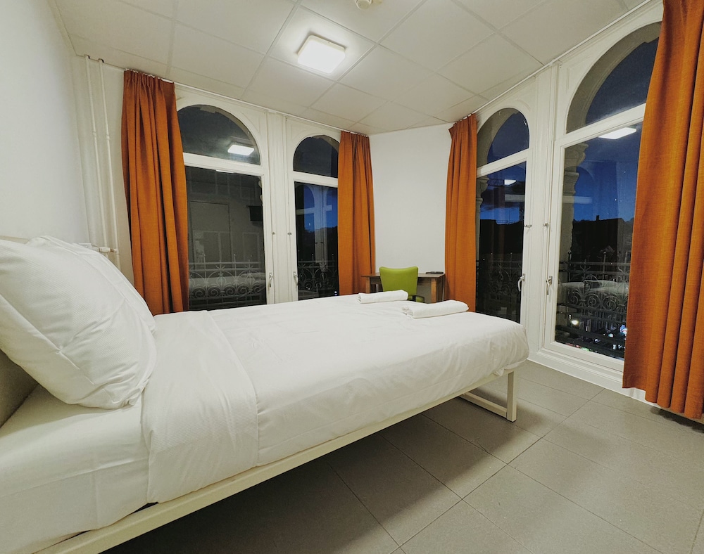 City, Queen Bed، Hotel Jimmy 2/6