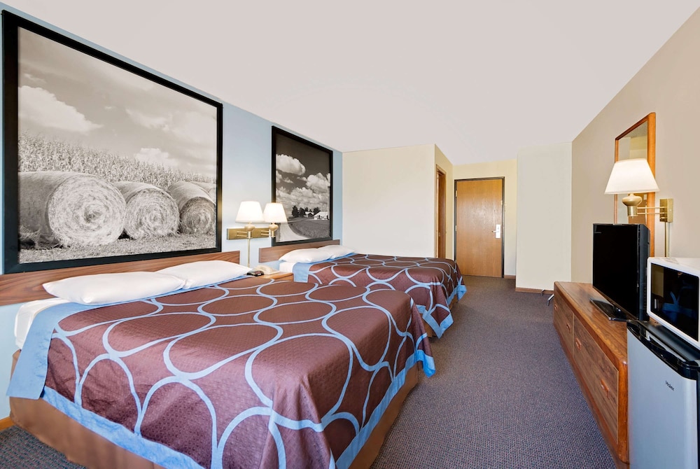 Super 8 by Wyndham Centerville 12/36