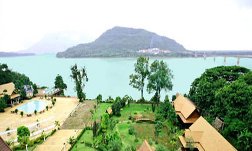 Arawan Riverside Hotel 62/65