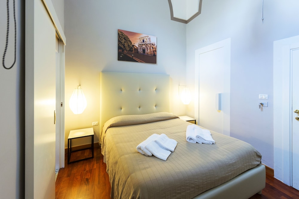 BASIC, SINGLE, KING BED, PRIVATE BATHROOM
