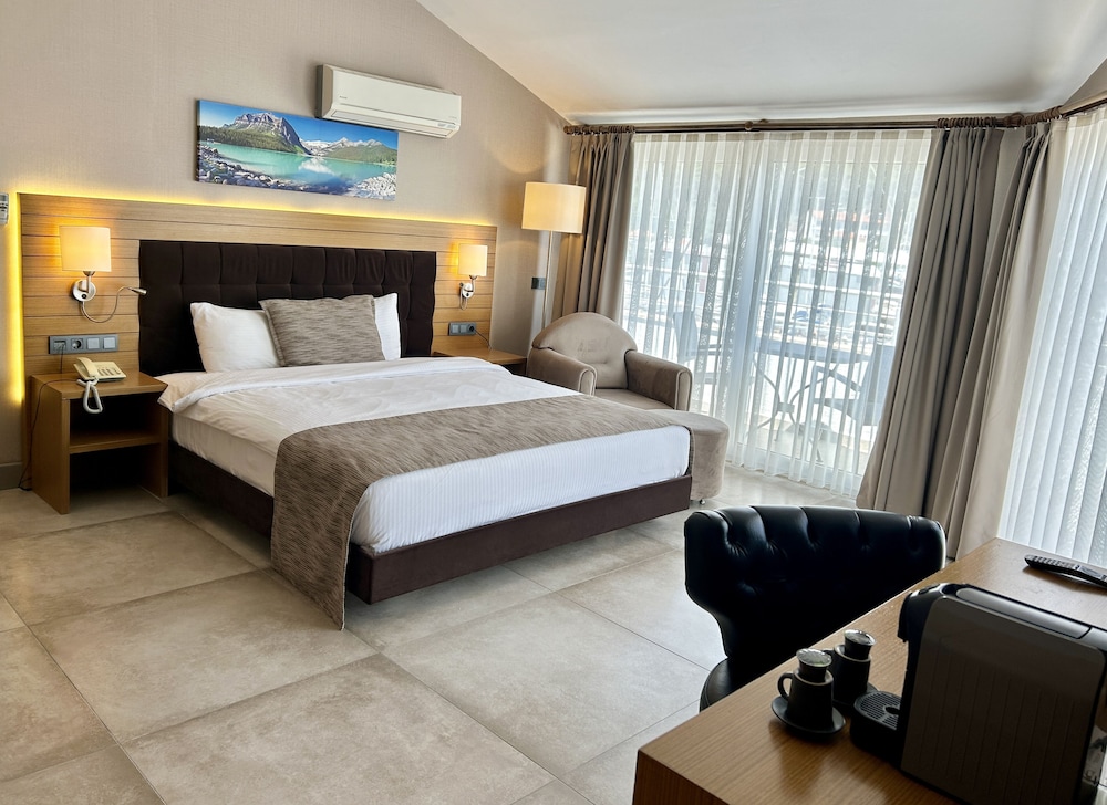 MARINA BOUTIQUE FETHIYE 17/50