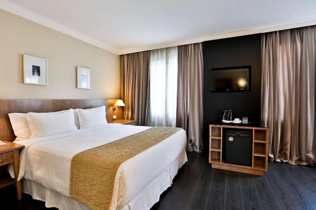 Executive, Queen Bed