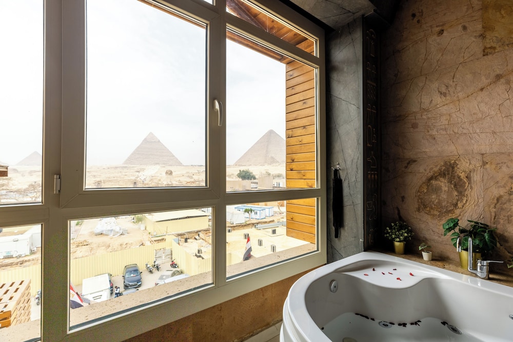 Junior Suite, King Bed, Pyramids View, Balcony، Great Pyramid Inn 8/10