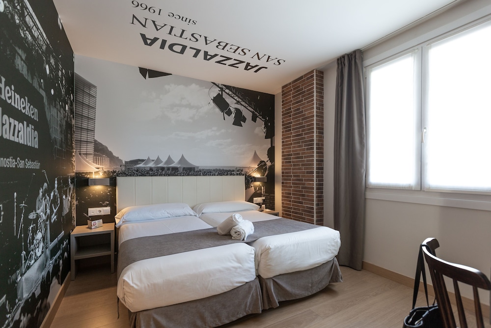 Colectia Hotel Urumea 27/76