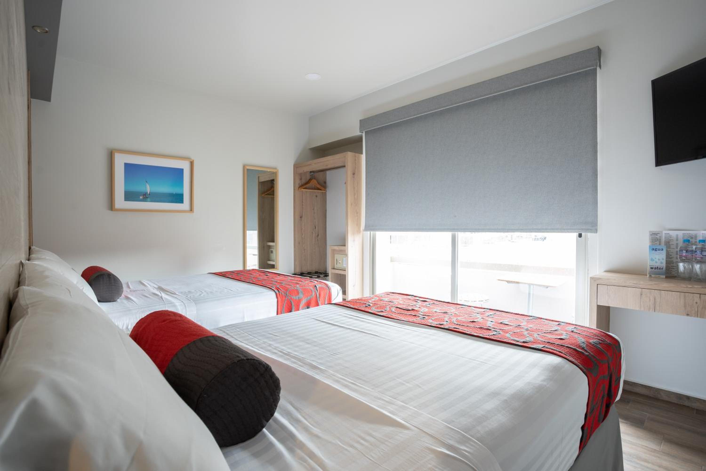 غرفة بسريرين مزدوجين، Hotel Roble 3/8