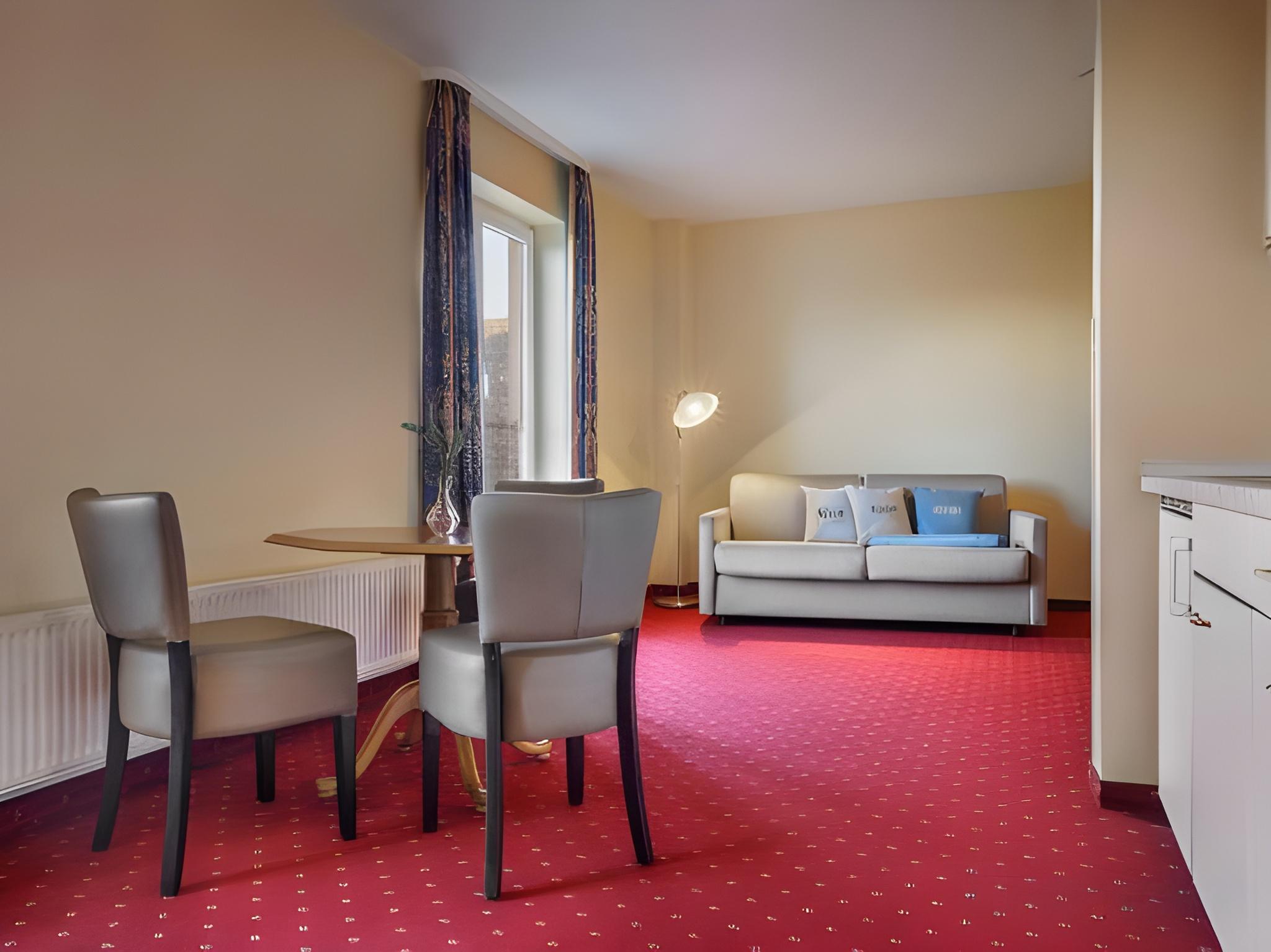 Room, Shared Toilet