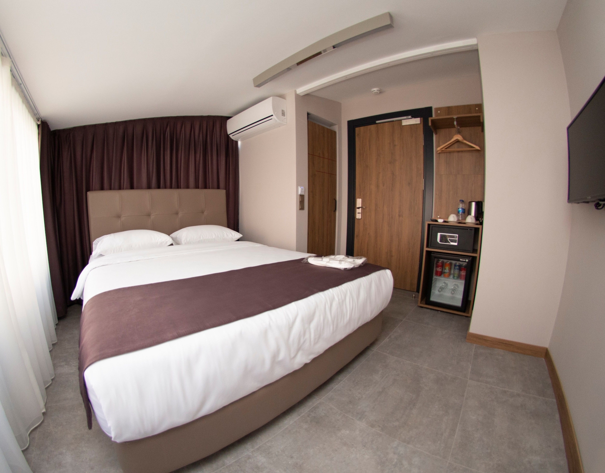 DELUXE, DOUBLE BED