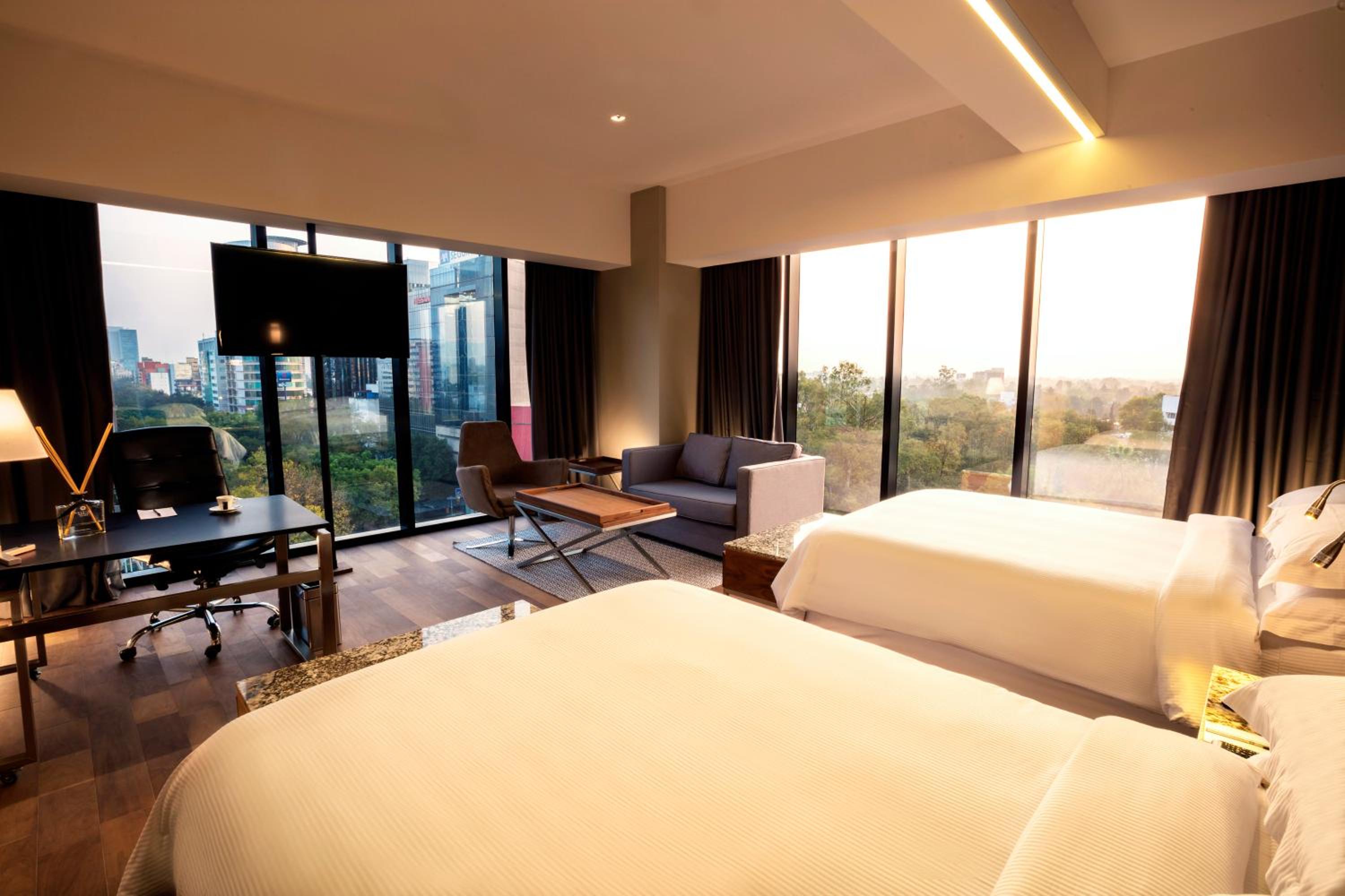 جناح جونيور، Krystal Grand Suites Insurgentes 6/8
