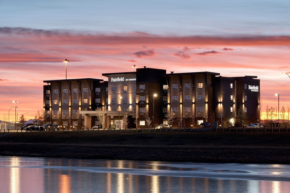 Fairfield Inn & Suites by Marriott Airdrie 3/54