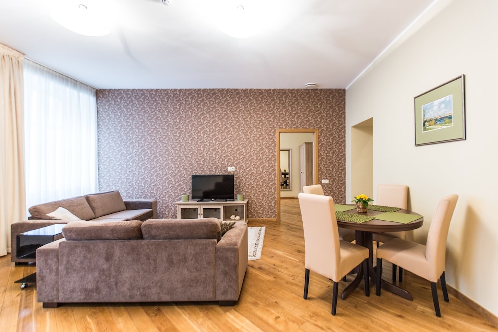 Ernesta Lux Apartments 29/50