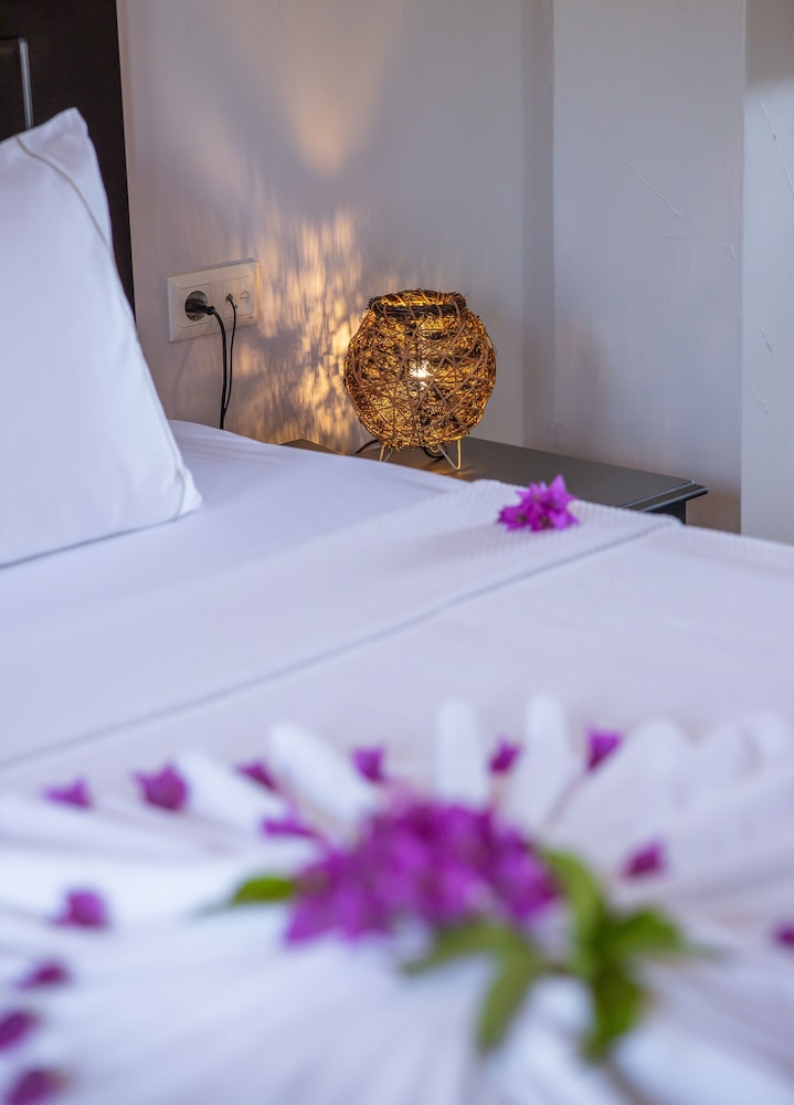 Hill House - Adults Only 23/50