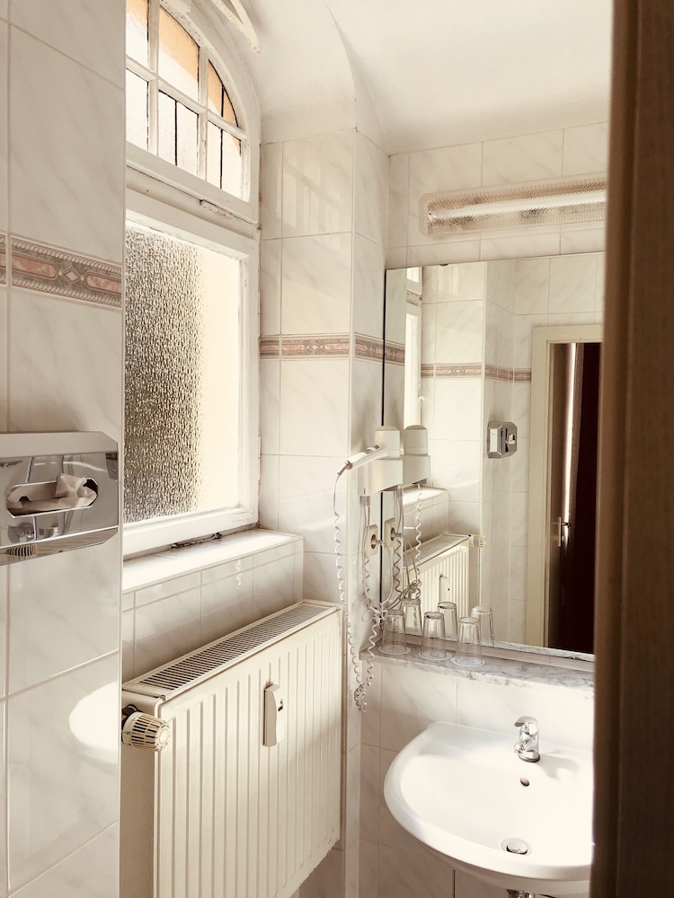 Castell Hotel 47/49