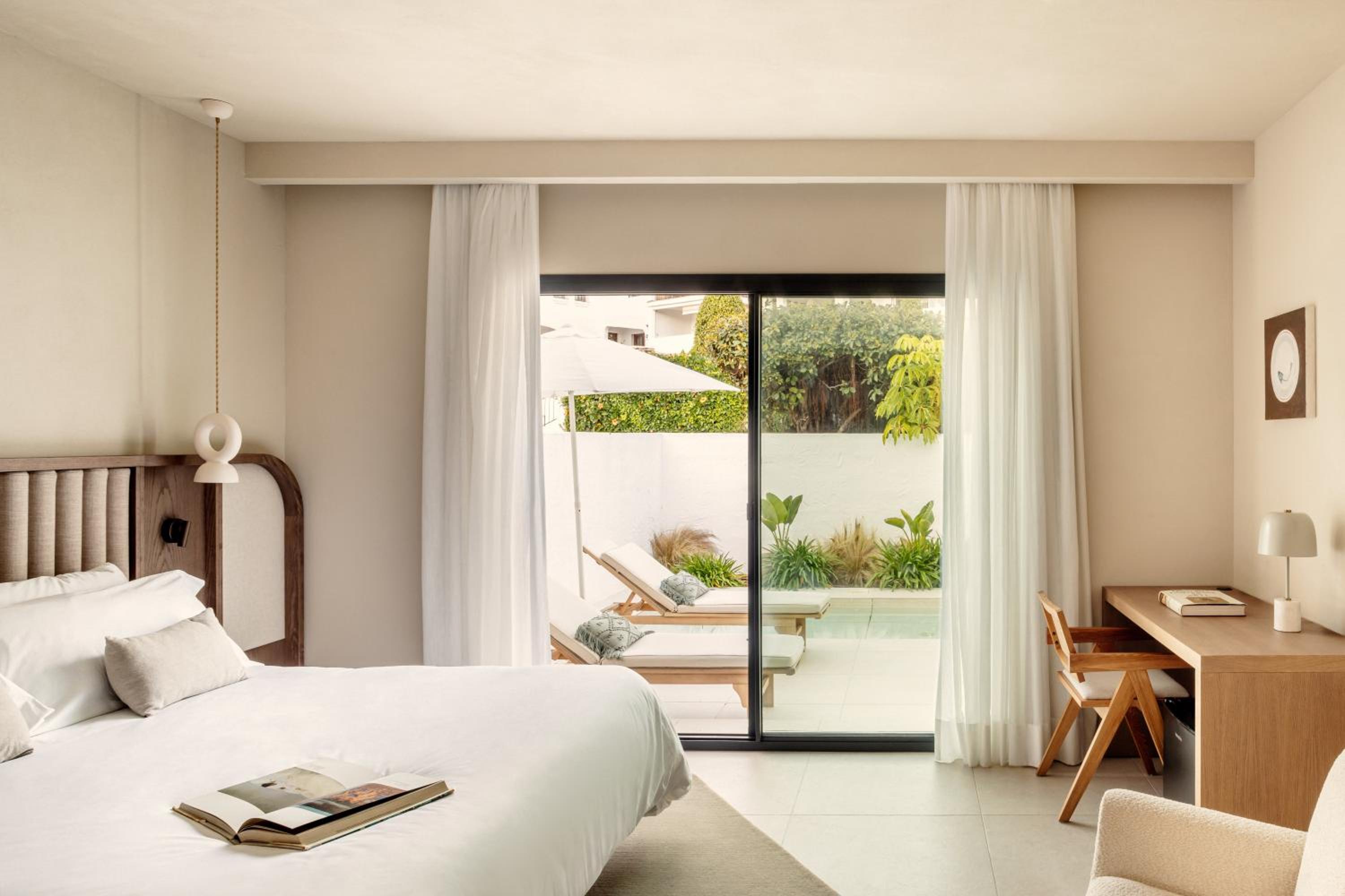 Junior Suite, King Bed, Plunge Pool