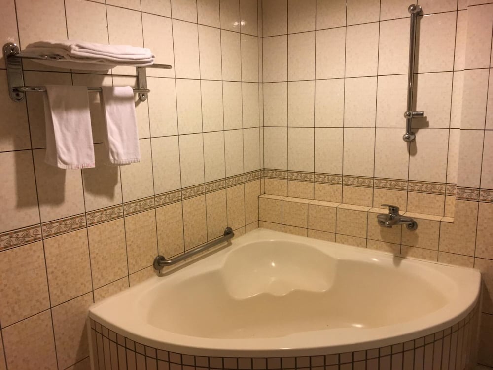 Eastern Beauty Hotel 25/26