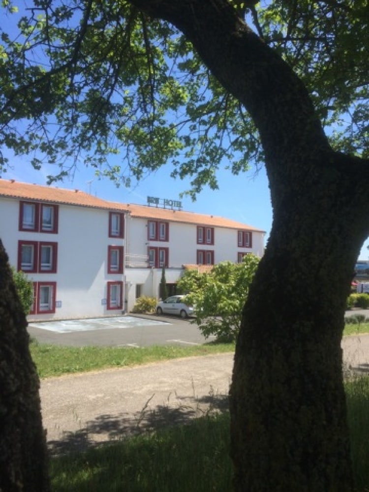 Brit Hotel Brasserie Du Cap 48/49