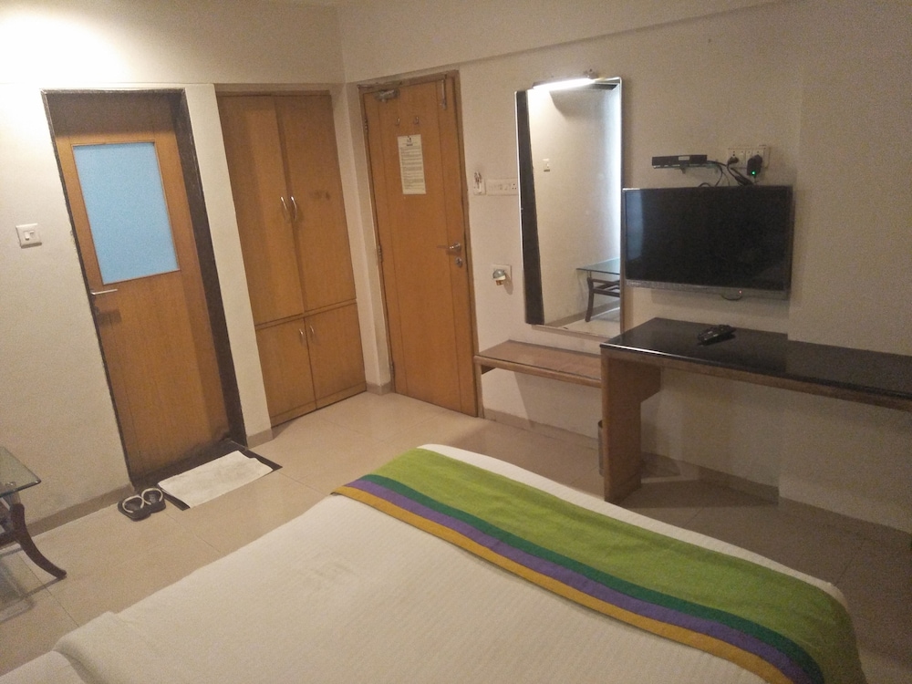 Hotel Basera 12/18
