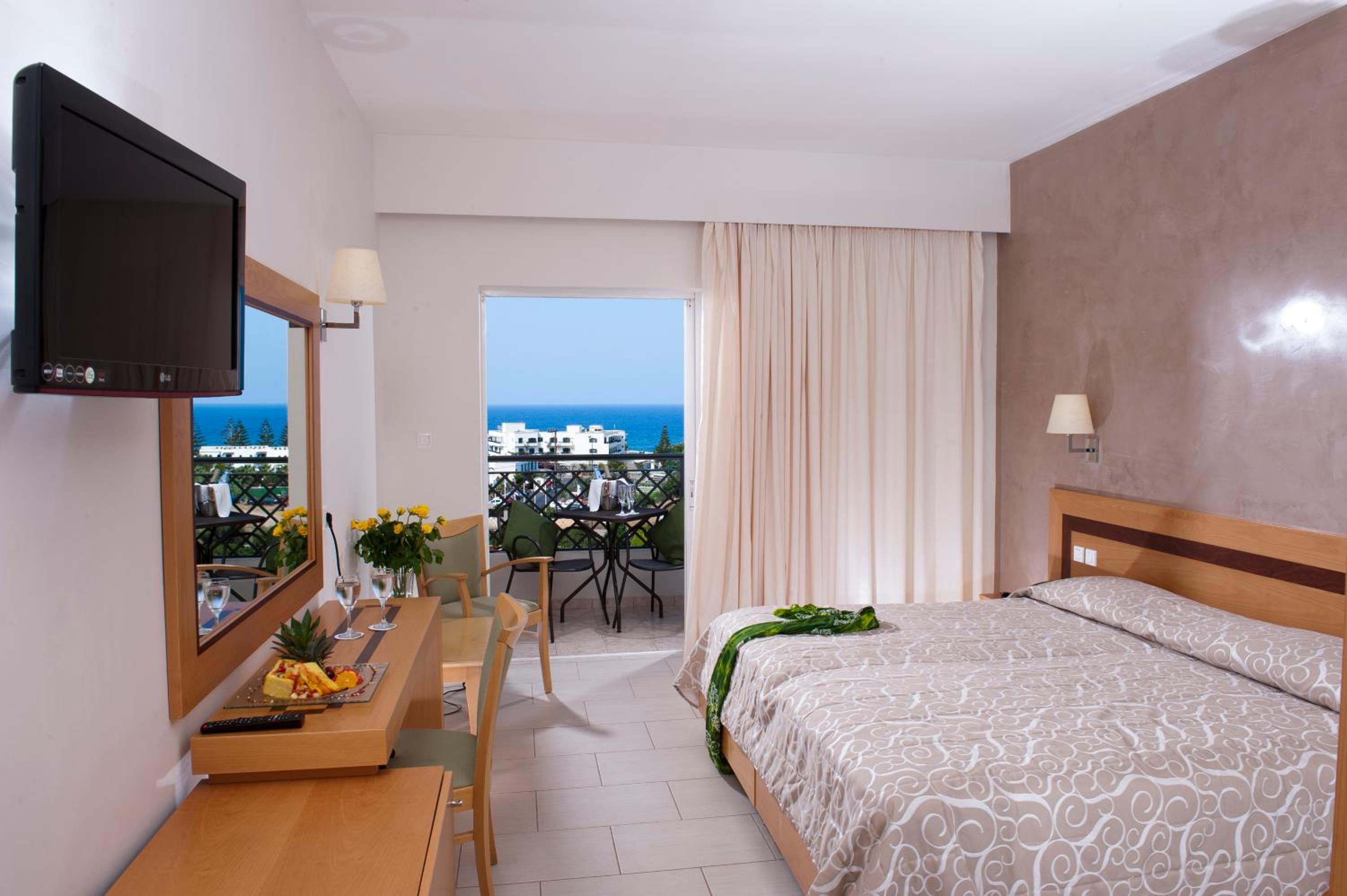 Room at Grand Hotel Holiday Resort Drapanos, HERSONISSOS