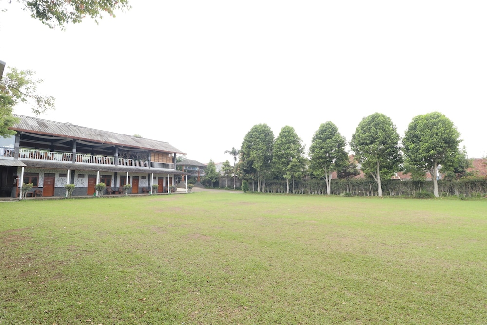 Nirwana Hotel Lembang by ZUZU 40/50