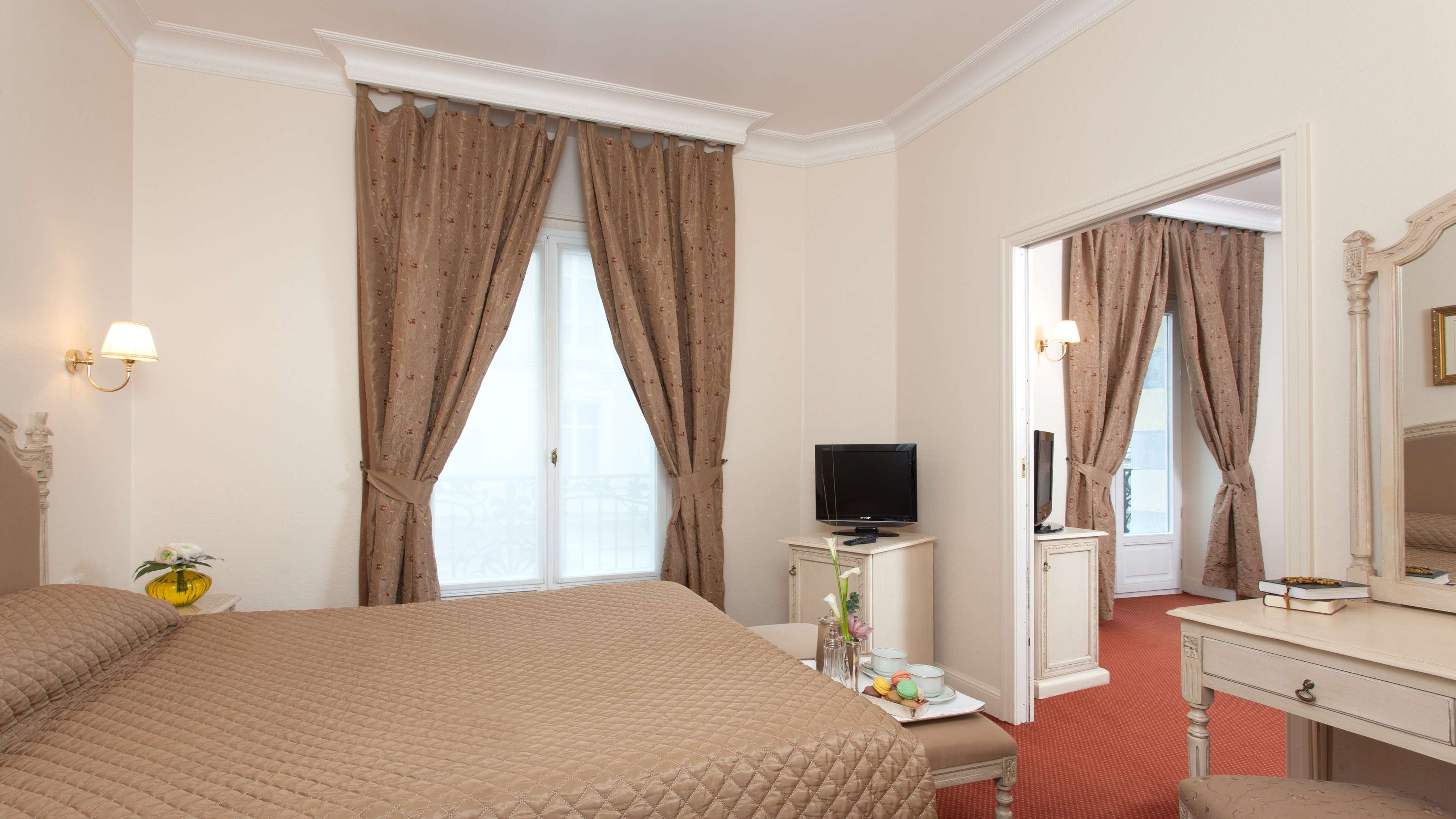 Grand Hotel Moderne 8/26
