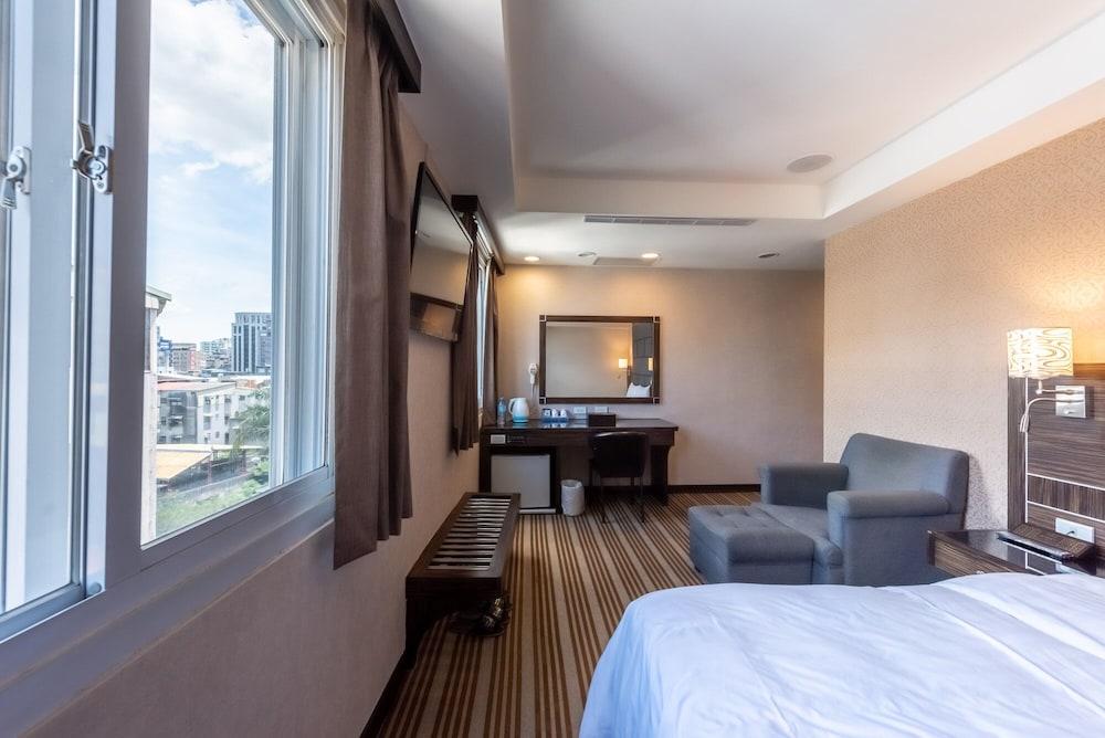 EXECUTIVE, DOUBLE BED, JETTED TUB