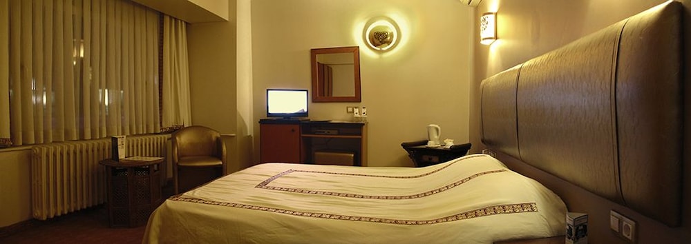 Artic Hotel 10/26