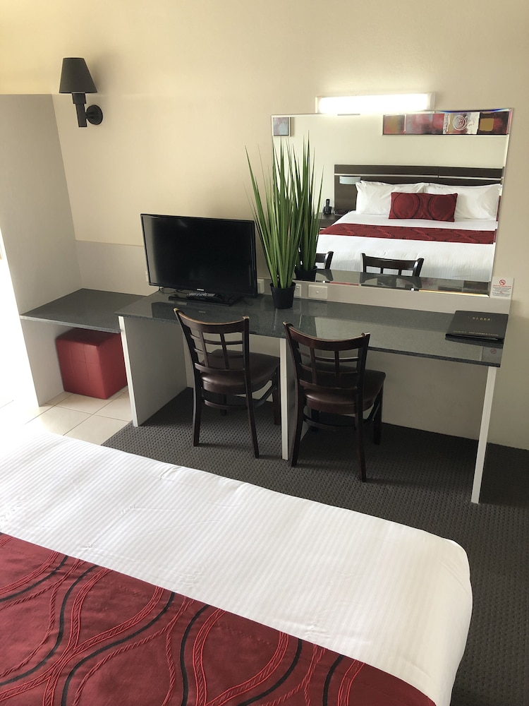 Golden West Motor Inn 23/43