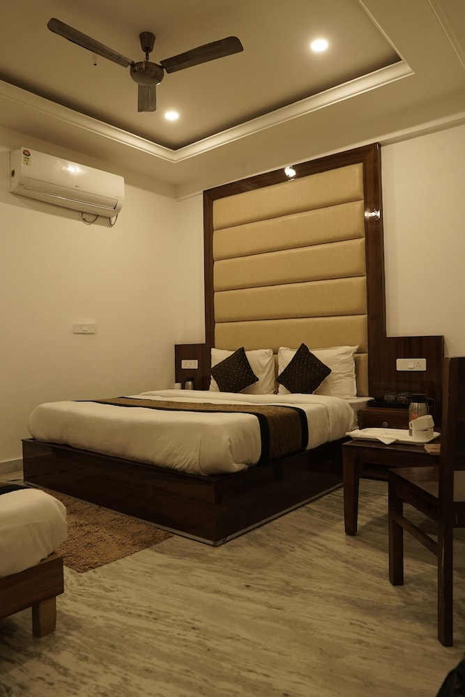 Oyo 12206 Hotel The Black Gold 19/50