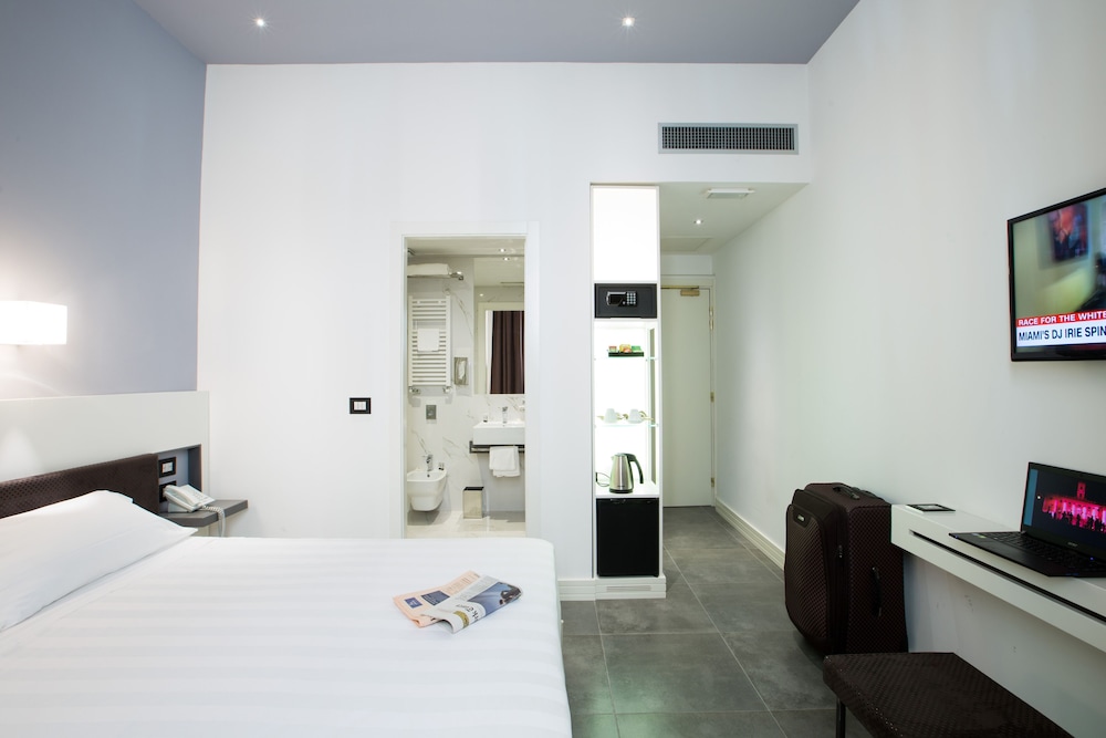 Crosti Hotel And Residence 27/45