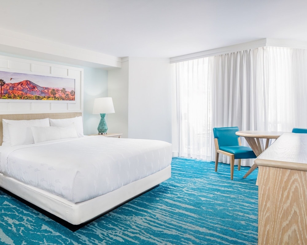 DELUXE, KING BED, ACCESSIBLE