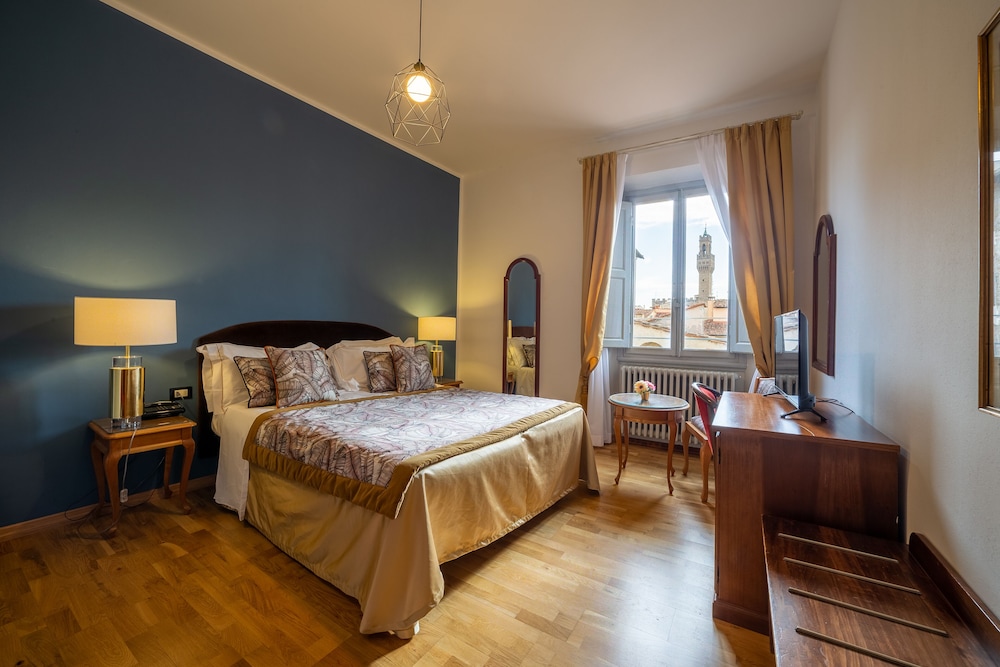 DELUXE, DOUBLE BED