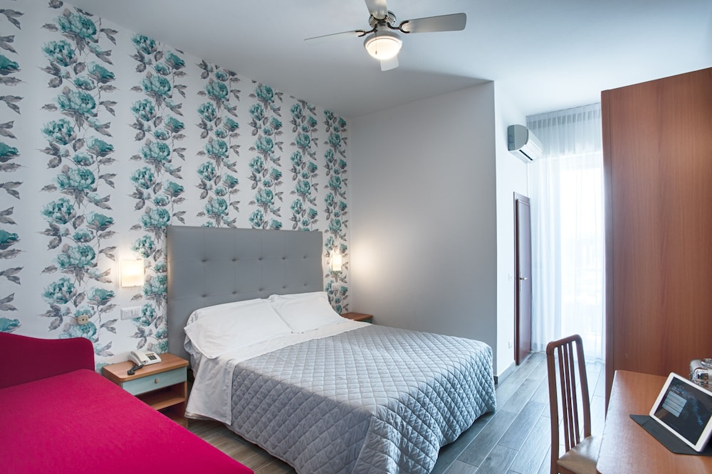 Hotel Mirabel 7/33