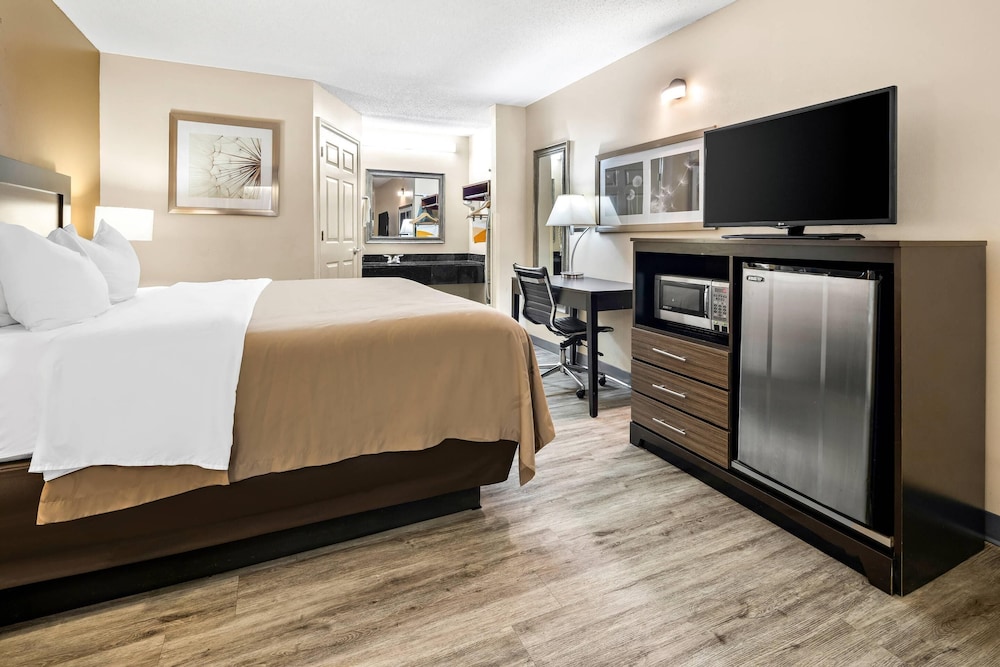 غرفة قياسية بسرير كينج
