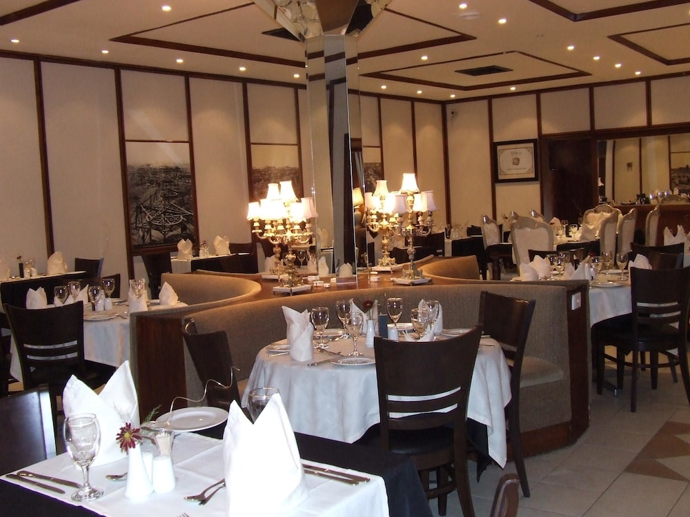 Savoy Hotel Kimberley 24/32
