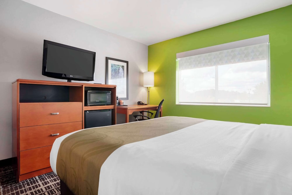 Quality Inn and Suites Birmingham Highway 280 24/46