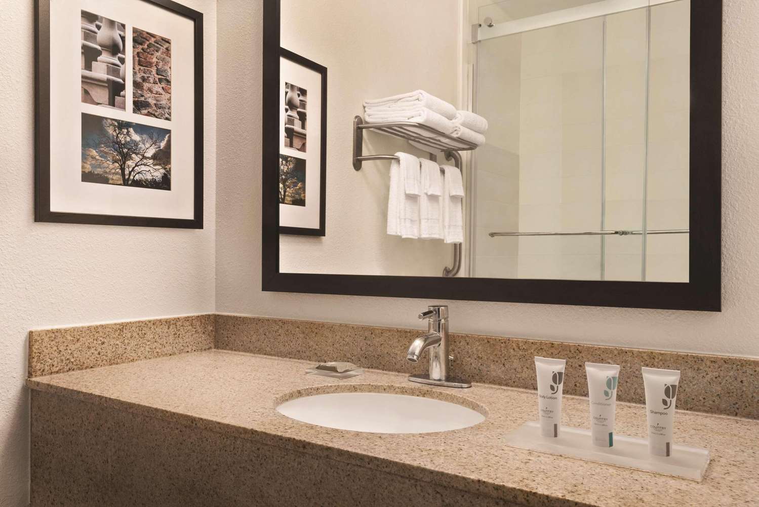 Country Inn & Suites By Radisson, Eagan, MN 34/35