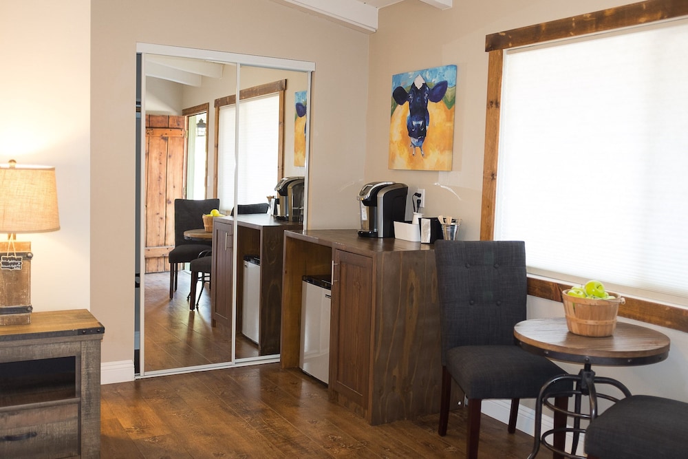 Apple Tree Inn 30/50