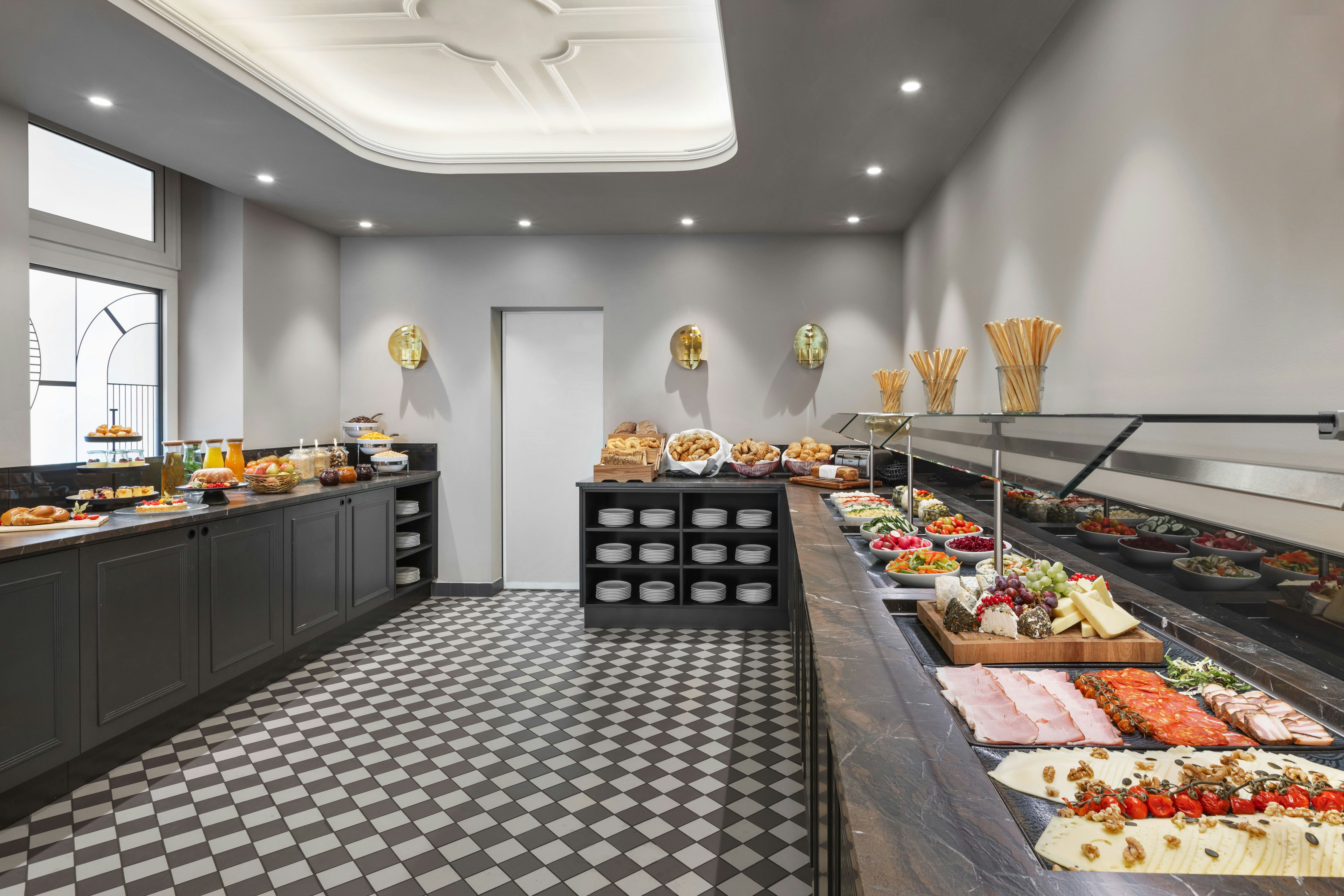 Hotel Astoria Vienna, Curio Collection by Hilton 50/54