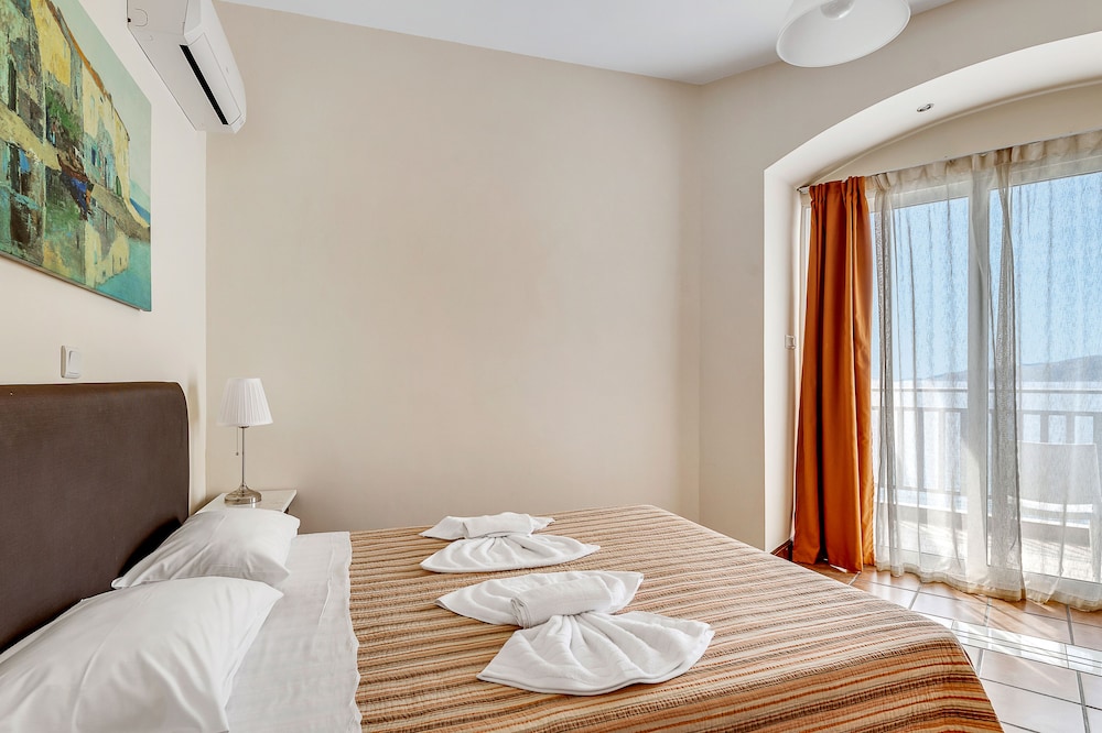 Room at Golden View Beach, POROS