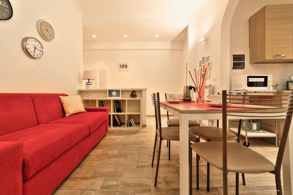 Wine Apartments Florence Colorino 12/19