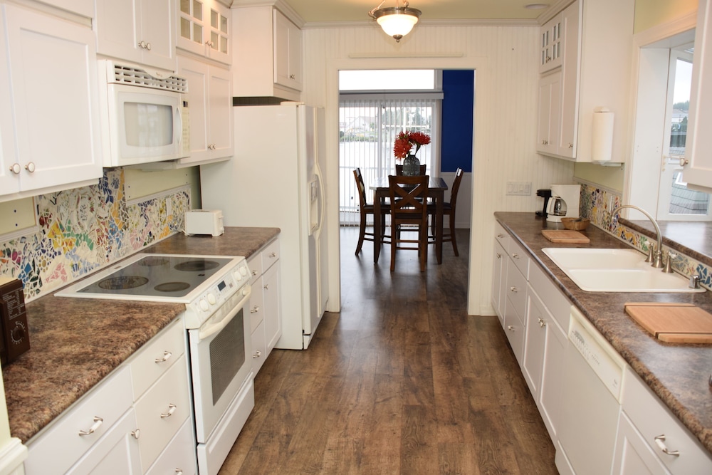 Longliner Lodge and Suites 37/41