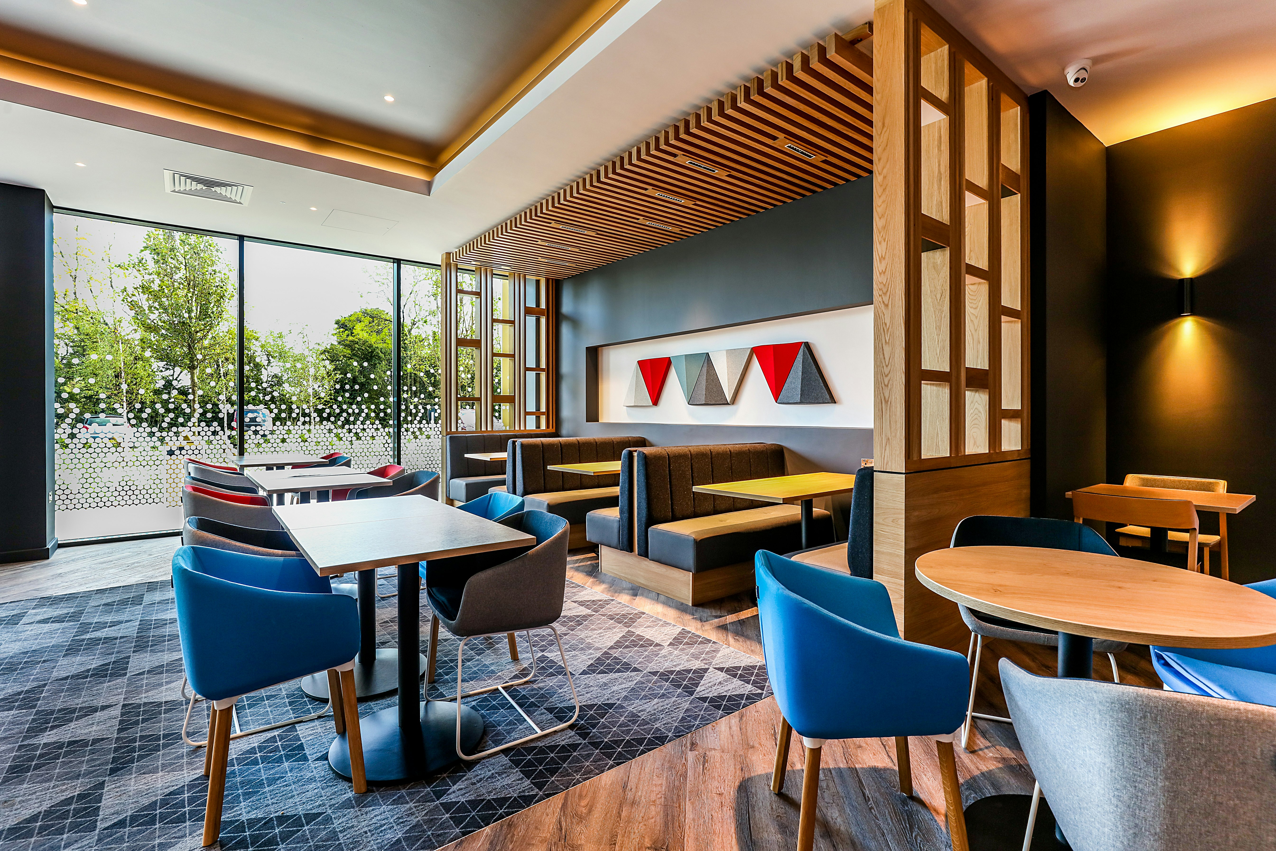 Holiday Inn Express Bicester 25/49