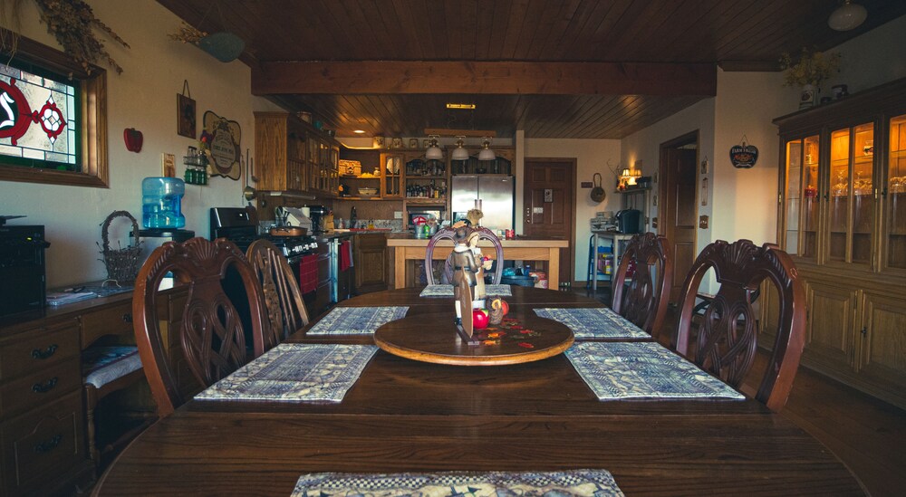 Tucker Peak Lodge 48/64