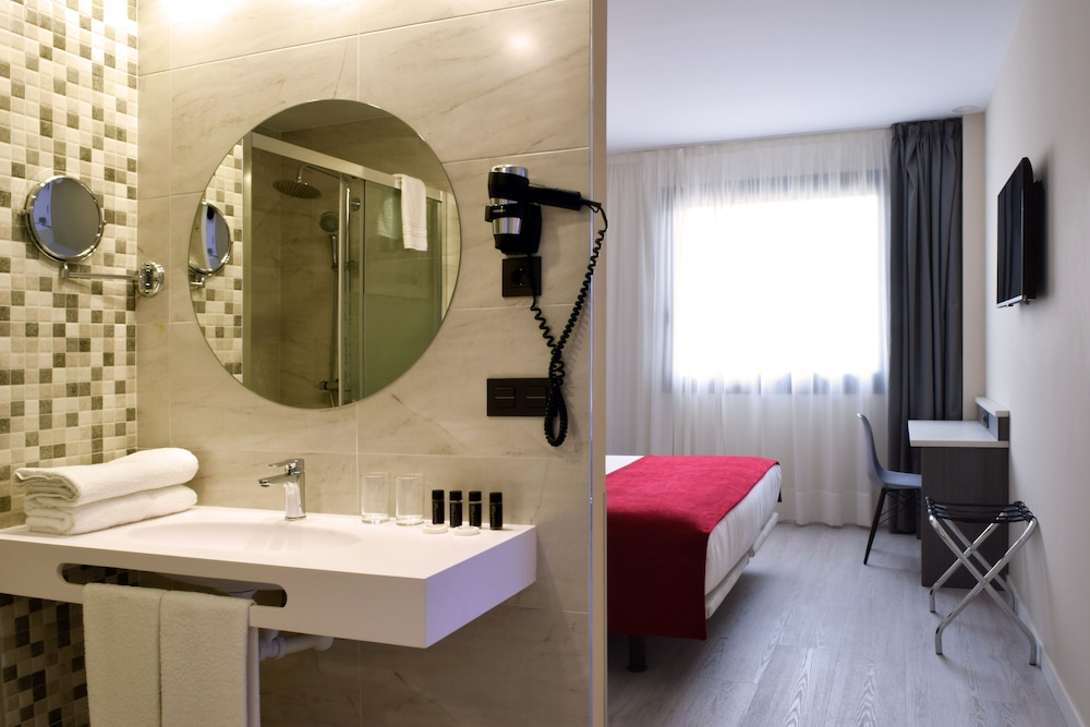 Hotel New Bilbao Airport 32/35