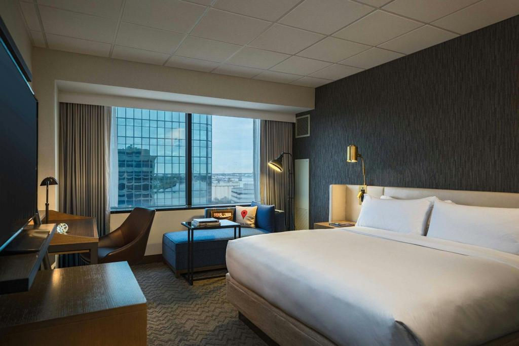 Guest Room, 2 Queen Beds, Club Lounge Access, High Floor