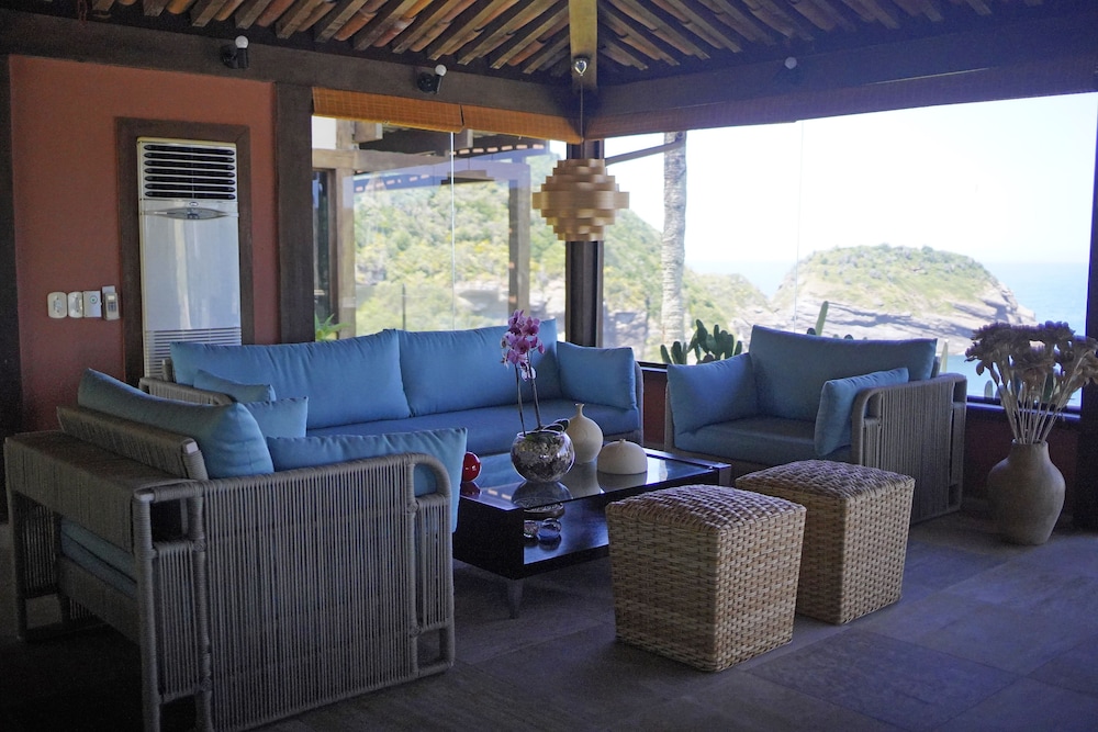 Cliffside Luxury Inn 31/48