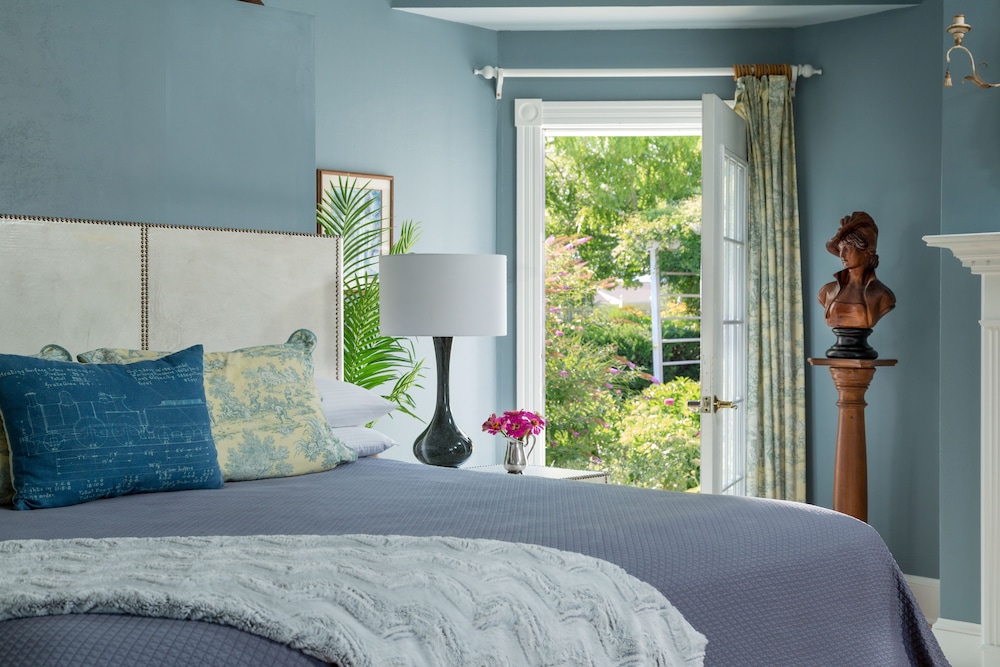 L Auberge Provencale Bed and Breakfast 8/51
