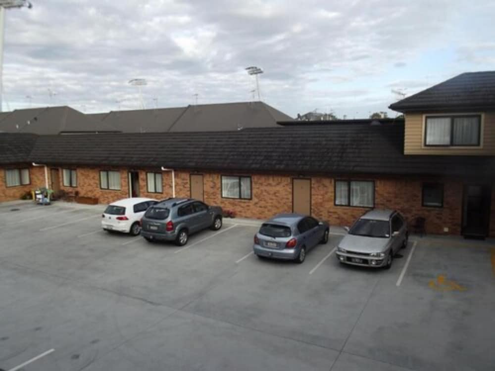 Arena Court Motor Lodge 22/32
