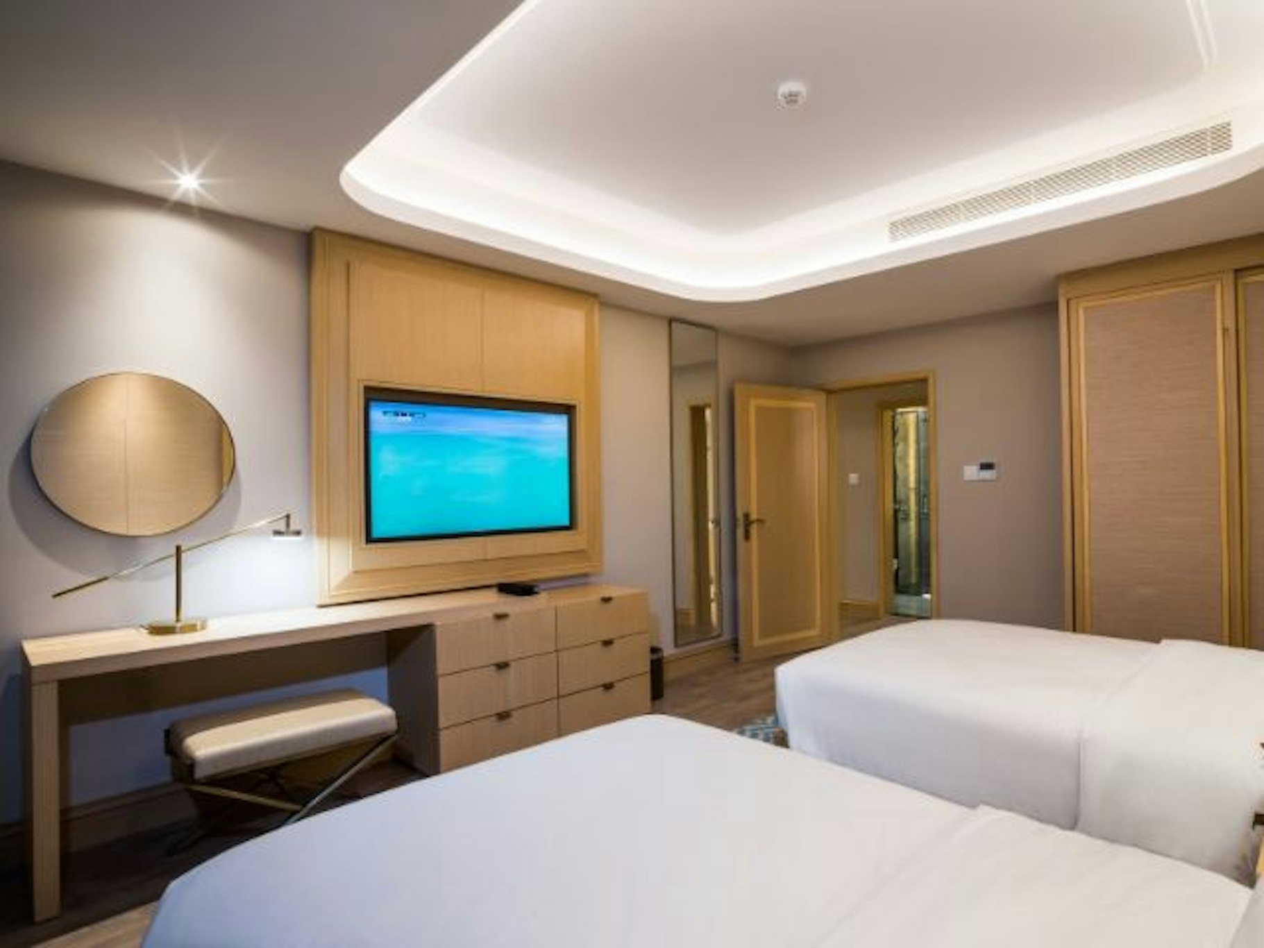 3 Bedrooms, Suite