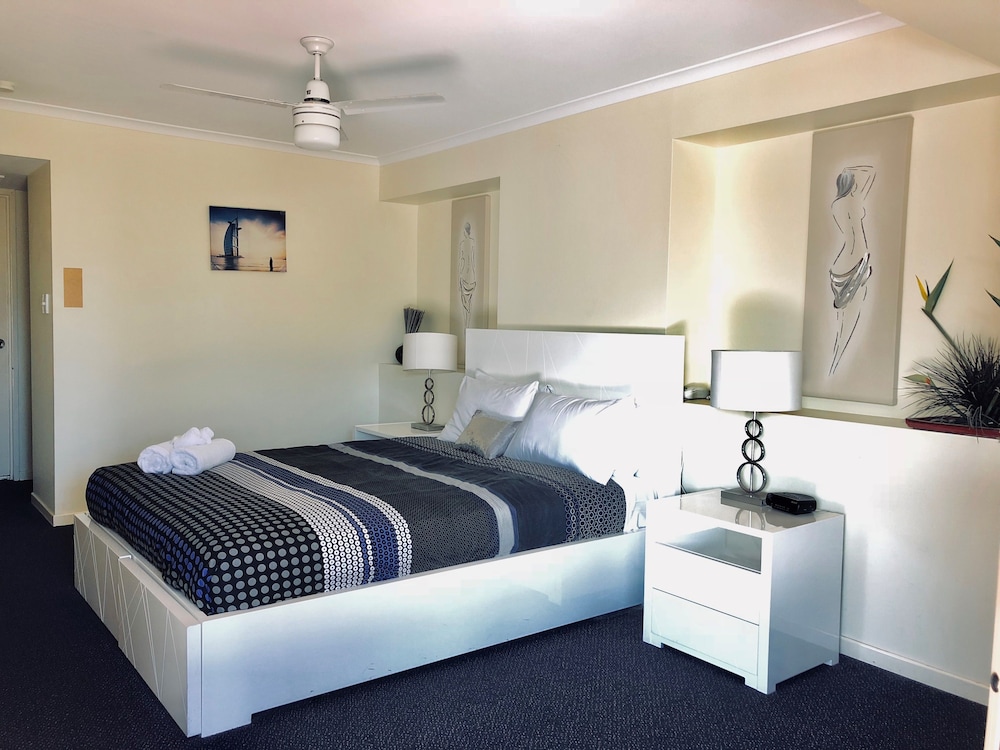 3 BEDROOMS, APARTMENT, GARDEN OR POOL VIEW